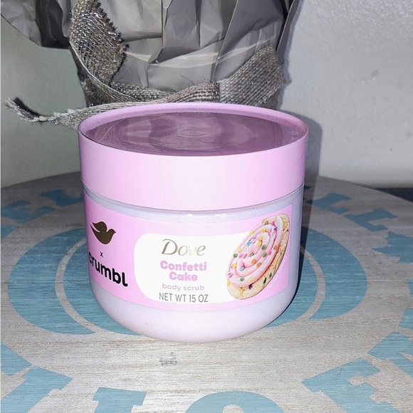 Dove X Crumbl Confetti Cake Body Scrub - Picture 1 of 2